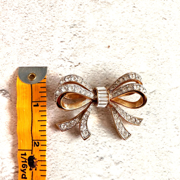 Vintage Swarovski Brooch | Gold Bow Pin | Signed DSCo - Picture 6 of 6